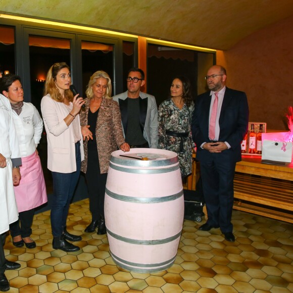 Julie Gayet et Valérie Rousselle lors de la soirée caritative à l'occasion du mois Octobre Rose, le 14 octobre 2016, au Château Roubine à Lorgues