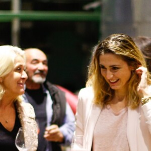 Julie Gayet et Valérie Rousselle lors de la soirée caritative à l'occasion du mois Octobre Rose, le 14 octobre 2016, au Château Roubine à Lorgues