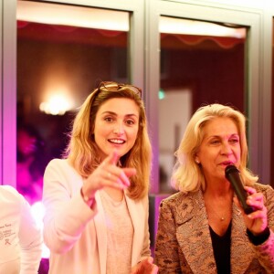 Julie Gayet et Valérie Rousselle lors de la soirée caritative à l'occasion du mois Octobre Rose, le 14 octobre 2016, au Château Roubine à Lorgues