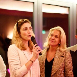 Julie Gayet et Valérie Rousselle lors de la soirée caritative à l'occasion du mois Octobre Rose, le 14 octobre 2016, au Château Roubine à Lorgues