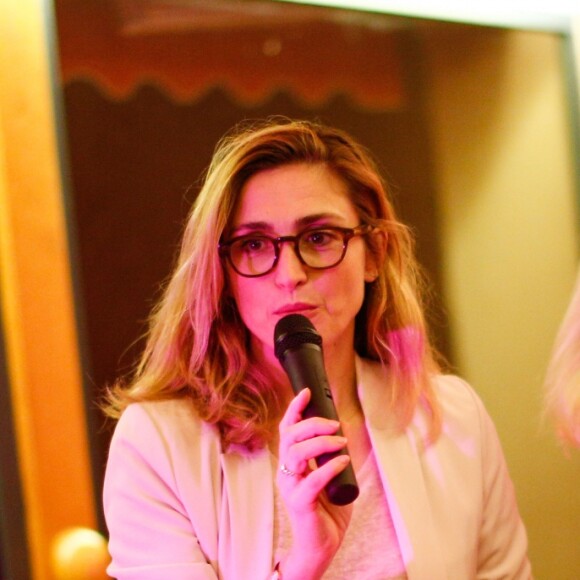 Julie Gayet et Valérie Rousselle lors de la soirée caritative à l'occasion du mois Octobre Rose, le 14 octobre 2016, au Château Roubine à Lorgues