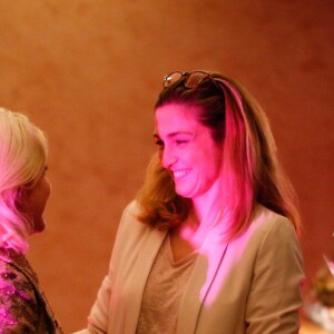 Julie Gayet et Valérie Rousselle lors de la soirée caritative à l'occasion du mois Octobre Rose, le 14 octobre 2016, au Château Roubine à Lorgues