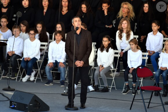 Julien Clerc - François Hollande lors de l'hommage National aux victimes de l'attentat de Nice à Nice le 15 octobre 2016 © Bruno Bebert / Bestimage