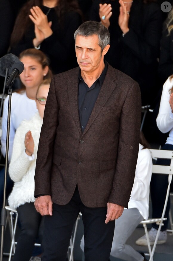 Julien Clerc - François Hollande lors de l'hommage National aux victimes de l'attentat de Nice à Nice le 15 octobre 2016 © Bruno Bebert / Bestimage