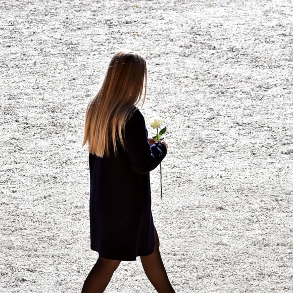 Des élèves du lycée Massena déposent 86 roses pour rendre hommage aux 86 victimes - François Hollande lors de l'hommage National aux victimes de l'attentat de Nice à Nice le 15 octobre 2016 © Bruno Bebert / Bestimage