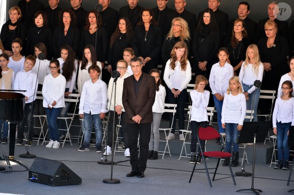 Julien Clerc - François Hollande lors de l'hommage National aux victimes de l'attentat de Nice à Nice le 15 octobre 2016 © Bruno Bebert / Bestimage