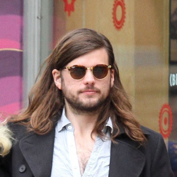 Dianna Agron et son fiancé Winston Marshall se promènent en amoureux dans le quartier de Manhattan à New York, le 29 avril 2016.