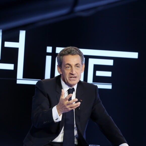 Exclusif - Diffusion du magazine politique "Punchline" présenté par Laurence Ferrari avec Nicolas Sarkozy (président du parti Les Républicains, candidat à la primaire de la droite et du centre) en invité, dans les studios de C8 à Paris, le 16 octobre 2016. Punchline est en direct tous les dimanches à 12h05 sur C8 et produit par C8 / Newstime / Eléphant & Cie. © Dominique Jacovides/Bestimage