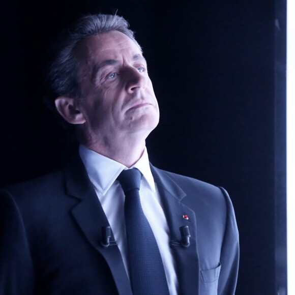 Exclusif - Diffusion du magazine politique "Punchline" présenté par Laurence Ferrari avec Nicolas Sarkozy (président du parti Les Républicains, candidat à la primaire de la droite et du centre) en invité, dans les studios de C8 à Paris, le 16 octobre 2016. Punchline est en direct tous les dimanches à 12h05 sur C8 et produit par C8 / Newstime / Eléphant & Cie. © Dominique Jacovides/Bestimage