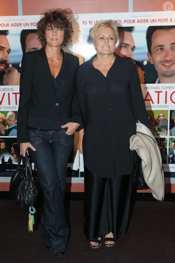 Muriel Robin et sa compagne Anne Le Nen - Avant-première du film "L'invitation" au cinéma UGC George V à Paris, le 17 octobre 2016. © CVS/Bestimage