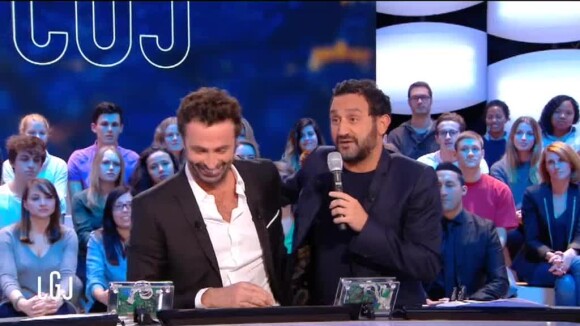 Cyril Hanouna débarque sur le plateau du "Grand Journal" de Canal+ le 19 octobre 2016, bien décidé à retrouver Stéphane Guillon.