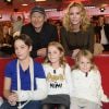 Philippe Poupon, Géraldine Danon et leurs enfants, Loup (le fils que la comédienne a eu avec Titouan Lamazou), Marion et Laura - Enregistrement de l'émission "Vivement dimanche" à Paris le 22 octobre 2014.