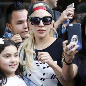 Lady Gaga quitte son appartement à New York le 17 août 2016.