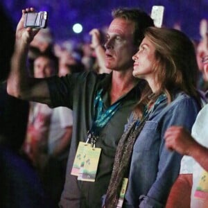 Exclusif - Cindy Crawford et son mari Rande Gerber assistent au concert de Paul McCartney lors du festival Desert Trip à Indio en Californie le 8 octobre 2016.