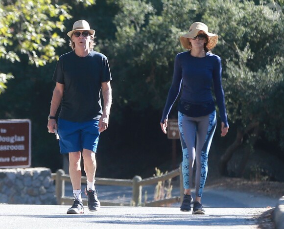 Exclusif - Paul McCartney et sa femme Nancy Shevell se baladent en amoureux sur les hauteurs de TreePeople park à Studio City, le 10 octobre 2016