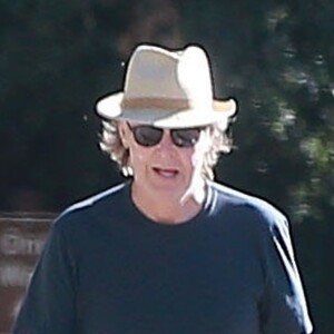 Exclusif - Paul McCartney et sa femme Nancy Shevell se baladent en amoureux sur les hauteurs de TreePeople park à Studio City, le 10 octobre 2016