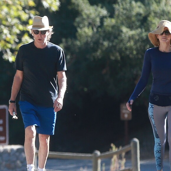 Exclusif - Paul McCartney et sa femme Nancy Shevell se baladent en amoureux sur les hauteurs de TreePeople park à Studio City, le 10 octobre 2016