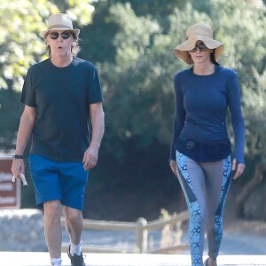 Exclusif - Paul McCartney et sa femme Nancy Shevell se baladent en amoureux sur les hauteurs de TreePeople park à Studio City, le 10 octobre 2016