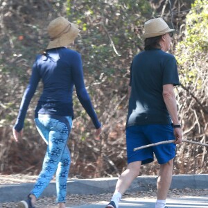 Exclusif - Paul McCartney et sa femme Nancy Shevell se baladent en amoureux sur les hauteurs de TreePeople park à Studio City, le 10 octobre 2016