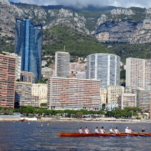 Le prince Albert II de Monaco a ramé le 22 octobre 2016 en compagnie notamment de Robert Calcagno (directeur du Musée Océanographique), Jean-François Gourdon (directeur de la Communication et de la direction du Tourisme et des Congrès de Monaco) et John Kelly pour inaugurer la session des finales des championnats du monde d'aviron de mer. © Bruno Bebert/Bestimage