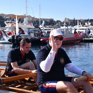 Le prince Albert II de Monaco a ramé le 22 octobre 2016 en compagnie notamment de Robert Calcagno (directeur du Musée Océanographique), Jean-François Gourdon (directeur de la Communication et de la direction du Tourisme et des Congrès de Monaco) et John Kelly pour inaugurer la session des finales des championnats du monde d'aviron de mer. © Bruno Bebert/Bestimage