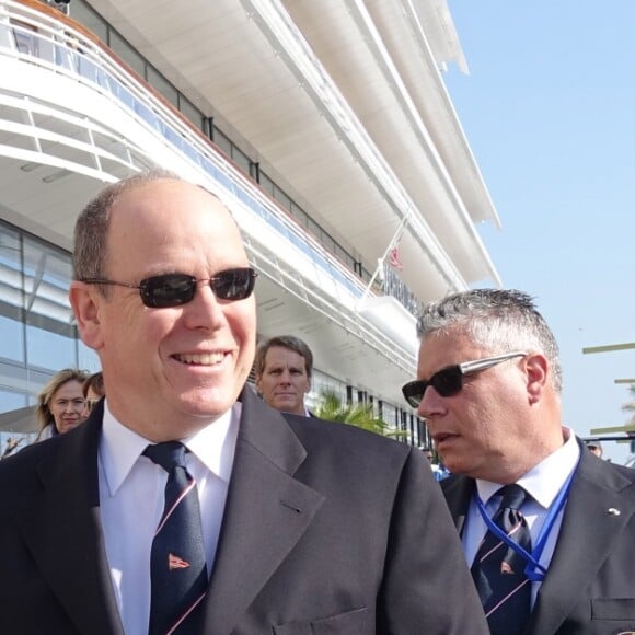 Le prince Albert II de Monaco avec Jean-François Gourdon aux Championnats du monde d'aviron de mer à Monaco le 21 octobre 2016. © Claudia Albuquerque/Bestimage