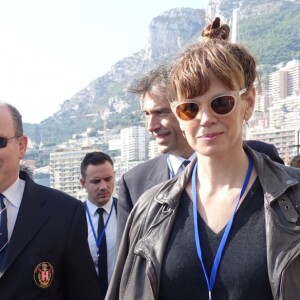 Le prince Albert II de Monaco entouré de son cousin John Kelly et d'Alexandra Golaszewska aux Championnats du monde d'aviron de mer à Monaco le 21 octobre 2016. © Claudia Albuquerque/Bestimage