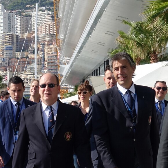 Le prince Albert II de Monaco avec Jean-François Gourdon aux Championnats du monde d'aviron de mer à Monaco le 21 octobre 2016. © Claudia Albuquerque/Bestimage