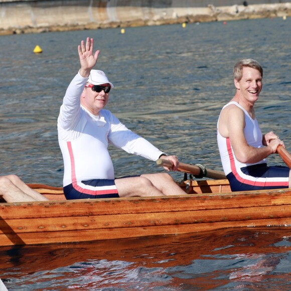 Le prince Albert II de Monaco et son cousin ont inauguré les finales des Championnats du monde d'aviron de mer à Monaco, le 22 octobre 2016. © Claudia Albuquerque/Bestimage