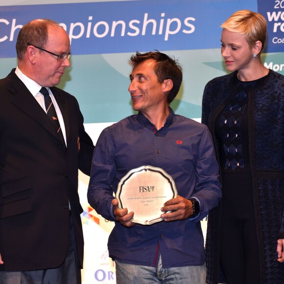 Le prince Albert II de Monaco et la princesse Charlene lors de la remise des trophées des championnats du monde d'aviron de mer, dominés par l'Espagne, à l'espace Léo Ferré à Monaco, le 22 octobre 2016. © Bruno Bebert/Olivier Huitel/Bestimage-Crystal