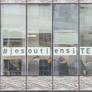 Rassemblement devant les locaux d'iTÉLÉ à Boulogne-Billancourt au neuvième jour de grève de la société des journalistes. Le 25 octobre 2016.