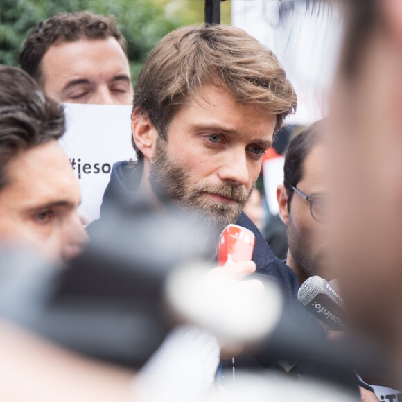 Antoine Genton, président de la société des journalistes d'iTÉLÉ - Rassemblement devant les locaux d'iTÉLÉ à Boulogne-Billancourt au neuvième jour de grève de la société des journalistes. Le 25 octobre 2016.