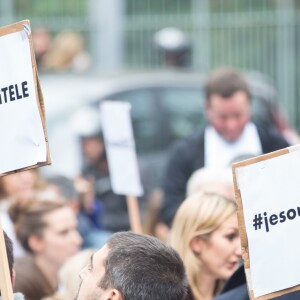 Rassemblement devant les locaux de iTélé à Boulogne Billancourt au neuvième jour de grève de la société des journalistes le 25 octobre 2016. 25/10/2016 - Boulogne Billancourt