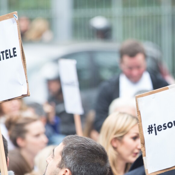 Rassemblement devant les locaux de iTélé à Boulogne Billancourt au neuvième jour de grève de la société des journalistes le 25 octobre 2016. 25/10/2016 - Boulogne Billancourt