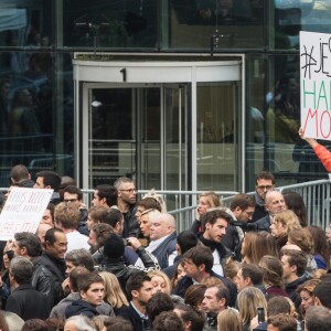 Rassemblement devant les locaux de iTélé à Boulogne Billancourt au neuvième jour de grève de la société des journalistes le 25 octobre 2016. 25/10/2016 - Boulogne Billancourt