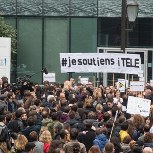 Rassemblement devant les locaux de iTélé à Boulogne Billancourt au neuvième jour de grève de la société des journalistes le 25 octobre 2016. 25/10/2016 - Boulogne Billancourt