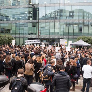 Rassemblement devant les locaux de iTélé à Boulogne Billancourt au neuvième jour de grève de la société des journalistes le 25 octobre 2016. 25/10/2016 - Boulogne Billancourt