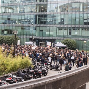 Rassemblement devant les locaux de iTélé à Boulogne Billancourt au neuvième jour de grève de la société des journalistes le 25 octobre 2016. 25/10/2016 - Boulogne Billancourt