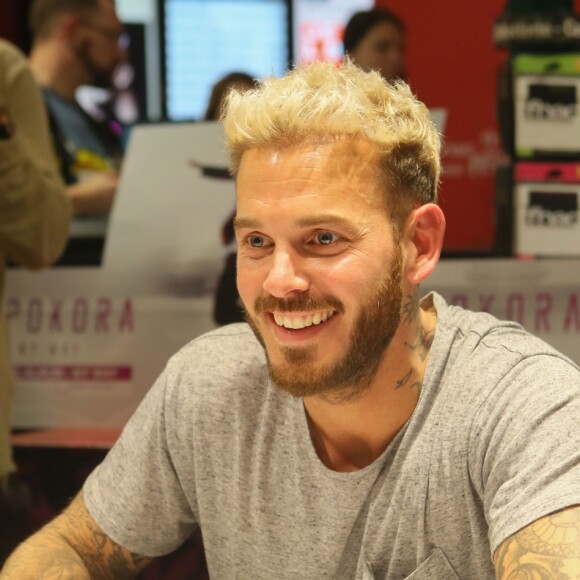 Exclusif - M Pokora en dédicace à la FNAC des Champs-Elysées à Paris le 21 octobre 2016. © CVS / Bestimage