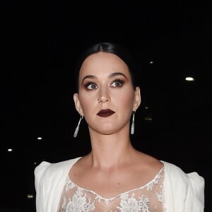 Katy Perry arrivant aux CFDA Vogue Fashion Fund Party à Los Angeles, le 26 octobre 2016