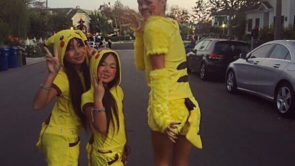 Laeticia Hallyday : Après Chucky, Pikachu sexy avec ses filles !