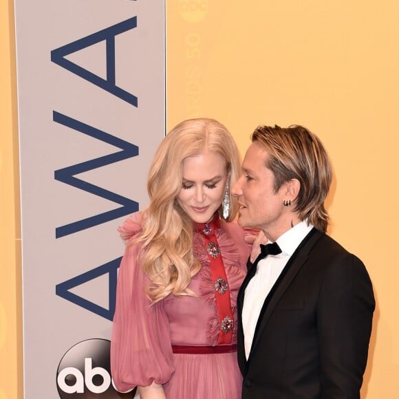 Nicole Kidman et Keith Urban assistent à la 50ème céremonie des CMA Awards à Nashville, le 2 novembre 2016.