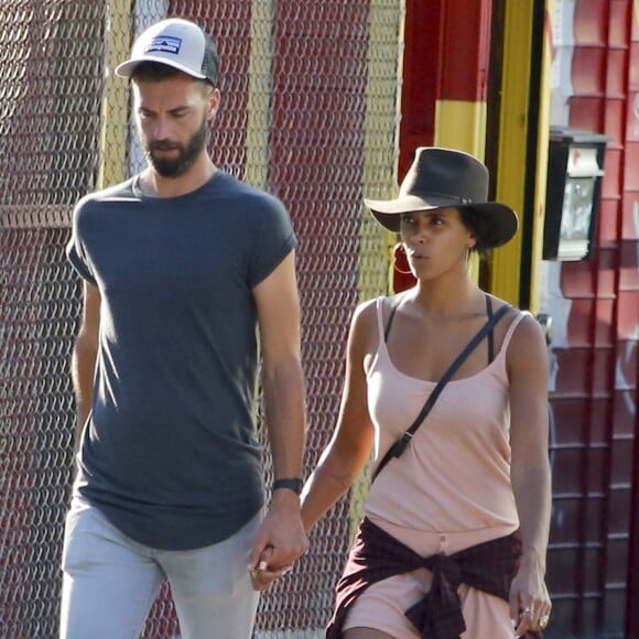 Benoît Paire et sa compagne Shy'm se promènent dans les rues de Brooklyn à New York le 23 août 2016.