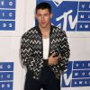 Nick Jonas assiste à la cérémonie des MTV Video Music Awards 2016 organisée au Madison Square Garden de New York le 28 août 2016.