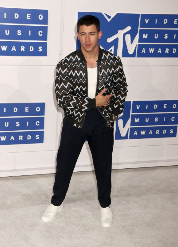Nick Jonas assiste à la cérémonie des MTV Video Music Awards 2016 organisée au Madison Square Garden de New York le 28 août 2016.