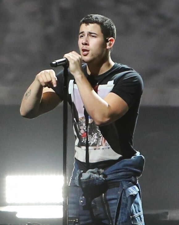 Nick Jonas en concert au Rogers Arena à Vancouver avec Demi Lovato le 24 août 2016.