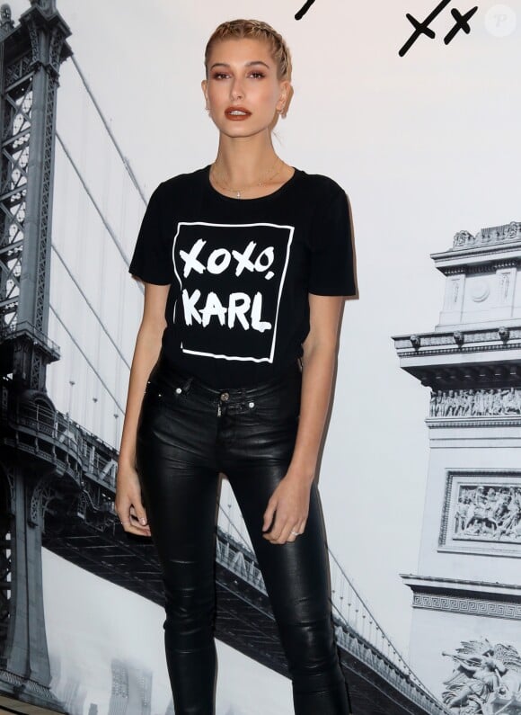 Hailey Baldwin et Joan Smalls au lancement de la nouvelle collection Karl Lagerfeld à Lord & Taylor à New York, le 18 octobre 2016