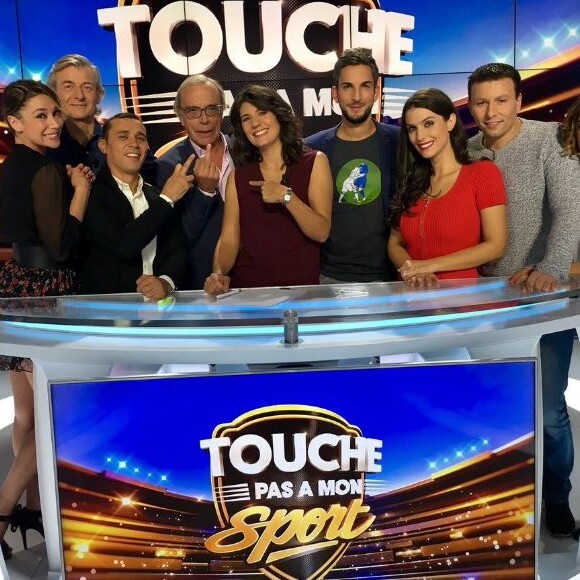 Estelle Denis et l'équipe de "Touche pas à mon sport" pour la dernière de l'émission, samedi 5 novembre 2016