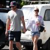 Liam Hemsworth et sa petite-amie Miley Cyrus vont prendre le petit-déjeuner à Byron Bay en Australie, le 28 avril 2016.28/04/2016 - Byron Bay
