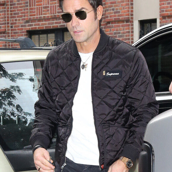 Jennifer Aniston et son mari Justin Theroux se baladent dans les rues de New York, le 28 septembre 2016